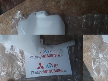 Bình nước rửa kính xe triton