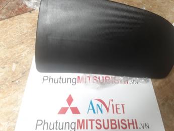 Túi khí bên phụ xe Mitsubishi Triton