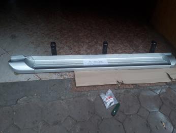 Bậc bước xe Mitsubishi Triton