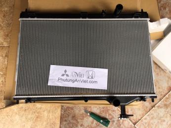 Két nước xe Mitsubishi Outlander