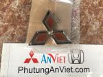 Logo trước xe Mitsubishi Xpander chính hãng