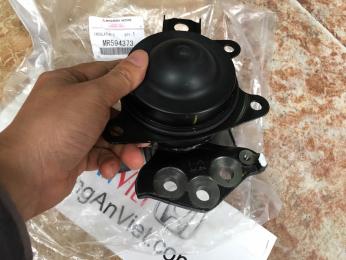 Chân máy dầu xe Mitsubishi Grandis