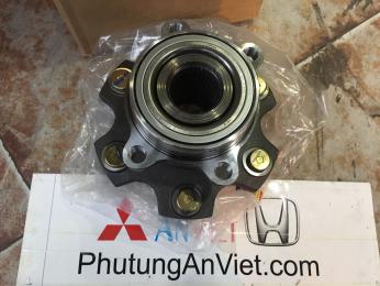 Bi moay ơ trước xe mitsubishi pajero ngân hàng