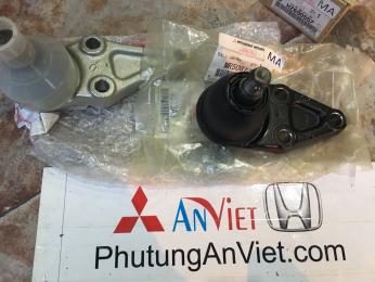 Rô tuyn đứng dưới xe mitsubishi pajero ngân hàng