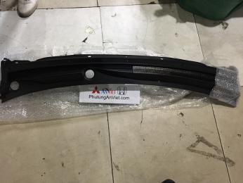 Ốp chắn kính chắn gió xe Mitsubishi Triton