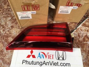 Đèn hậu miếng trong xe Mitsubishi Outlander 