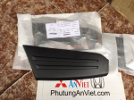 Ốp nhựa trên cản sau xe Mitsubishi Triton all new chính hãng