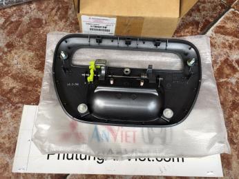 Tay mở thùng sau xe Mitsubishi Triton