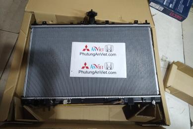 Két nước xe Mitsubishi Grandis 