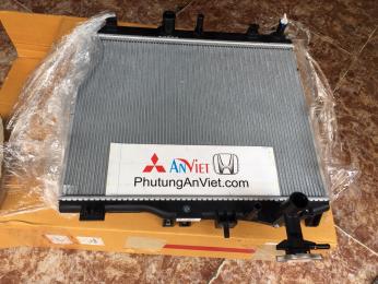 Két nước xe mitsubishi Mirage