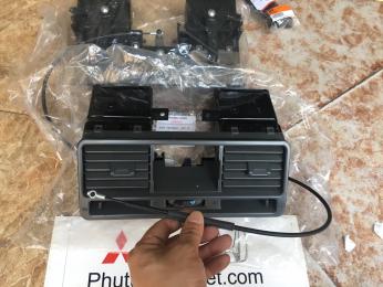 Cửa gió điều hòa xe Mitsubishi Pajero