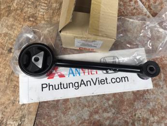 Chân máy phía trước bên lái xe mitsubishi Attrage