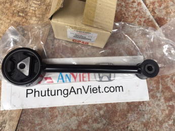 Chân máy phía trước bên lái xe mitsubishi Mirage