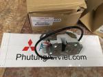 Khóa ngậm cửa hậu xe Mitsubishi Pajero chính hãng