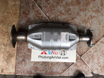 Bầu chuyển đổi khí thải xe Mitsubishi Pajero V93