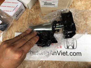 Lên lốp dự phòng xe mitsubishi Triton