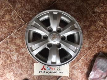 La zăng xe mitsubishi Triton