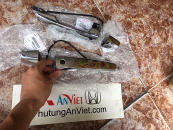 Tay mở xe mitsubishi Triton 