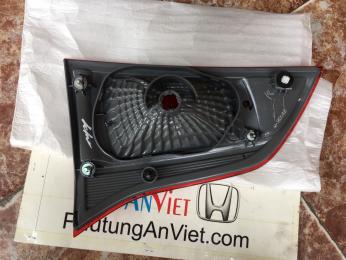 Đèn hậu miếng trong xe mitsubishi Pajero Sport