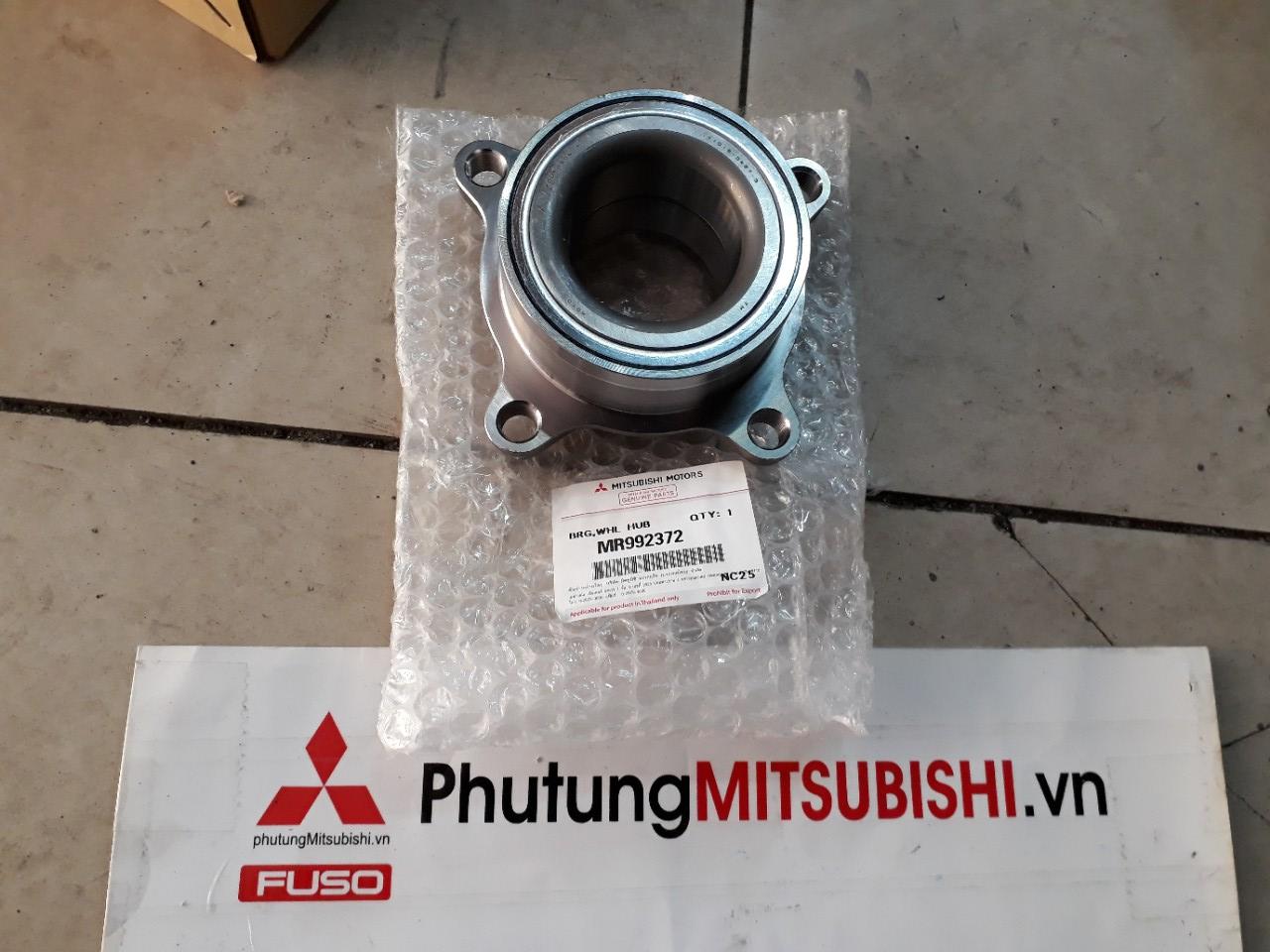 Bi moay ơ trước xe Mitsubishi Triton 