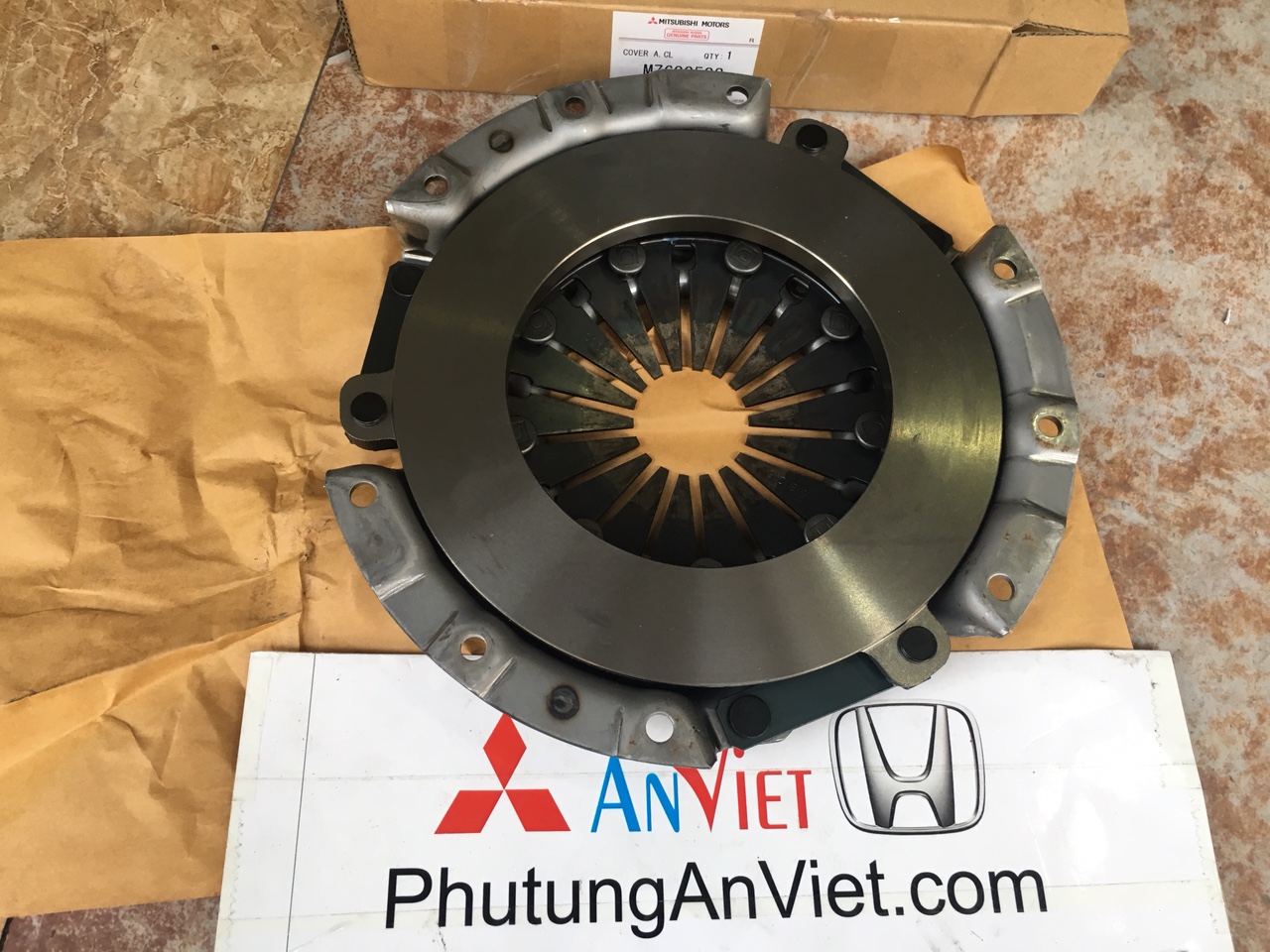 Bàn ép xe Mitsubishi Jolie 