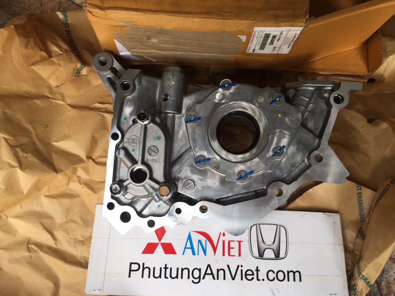 Bơm dầu xe Mitsubishi Triton 