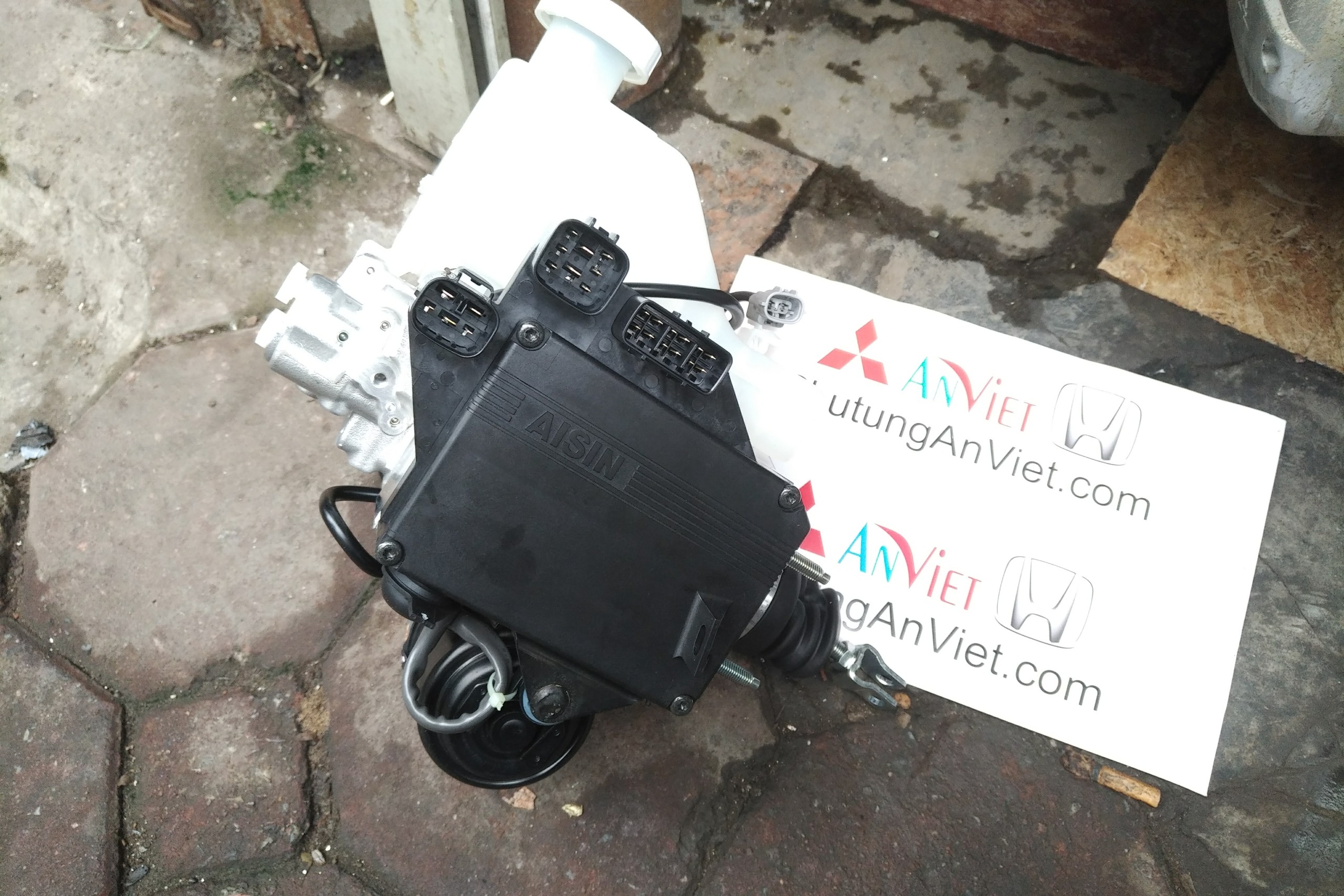Cụm bơm ABS xe mitsubishi Pajero ngân hàng V93, V73 