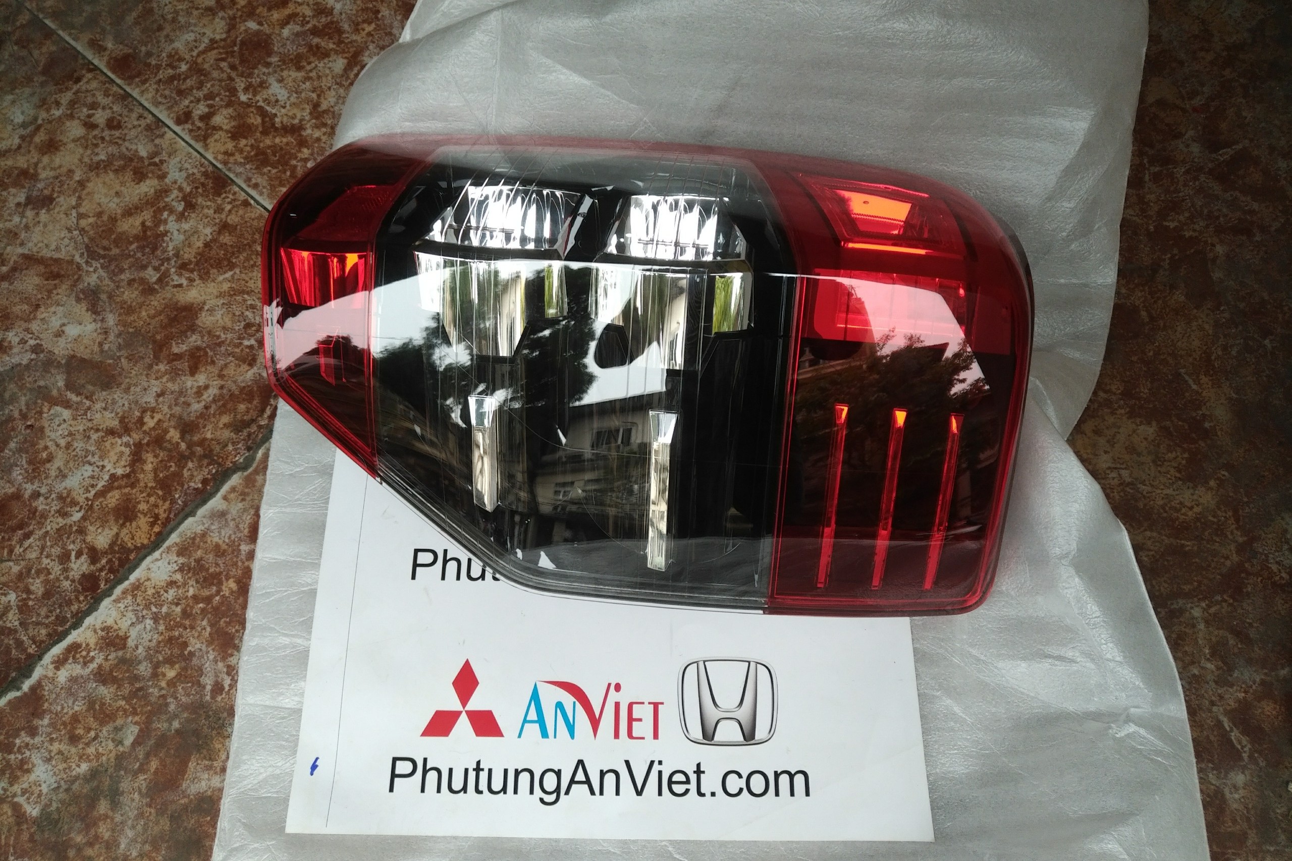 Đèn hậu xe Mitsubishi Triton 2019
