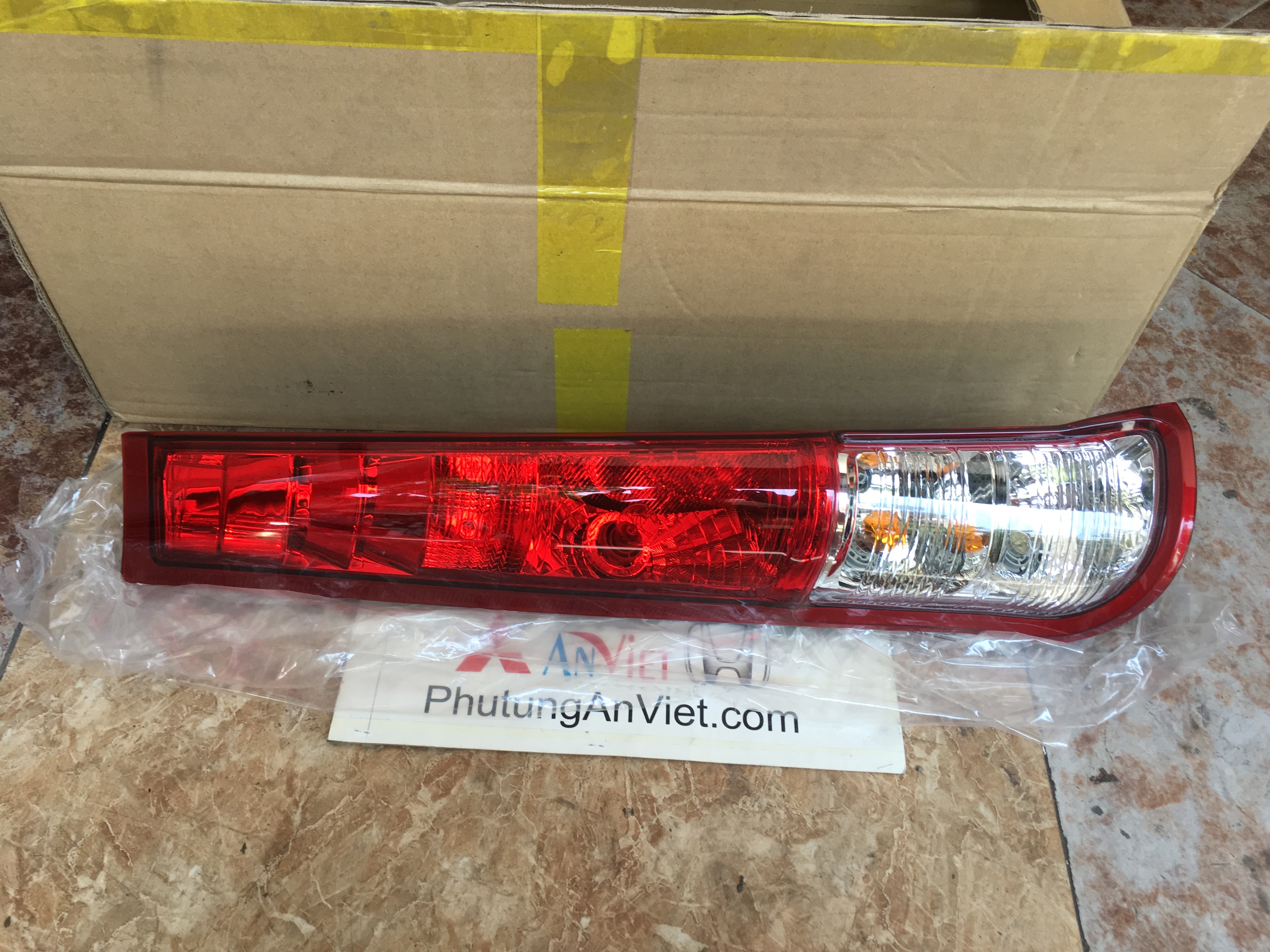 Đèn hậu xe mitsubishi Jolie