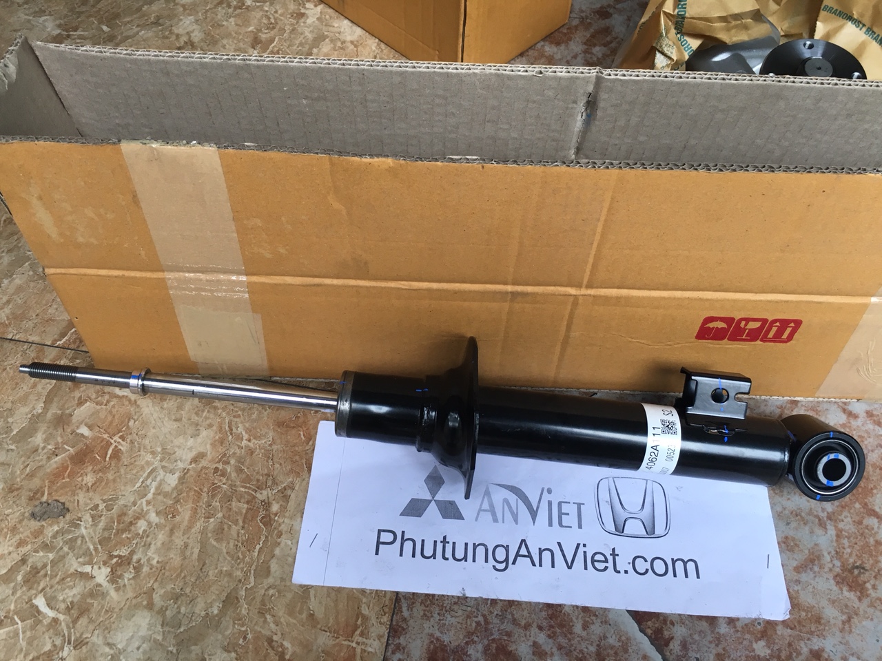 Giảm xóc trước xe Mitsubishi Triton