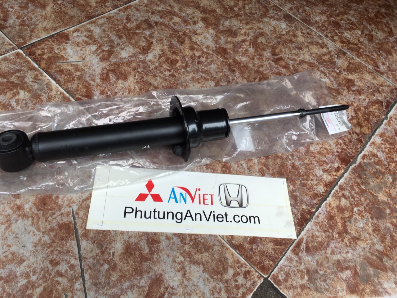 Giảm xóc trước xe mitsubishi pajero V93
