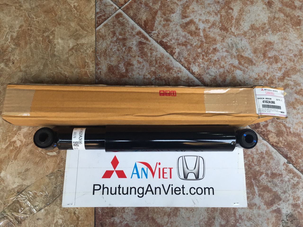 Giảm sóc sau xe Mitsubishi Triton