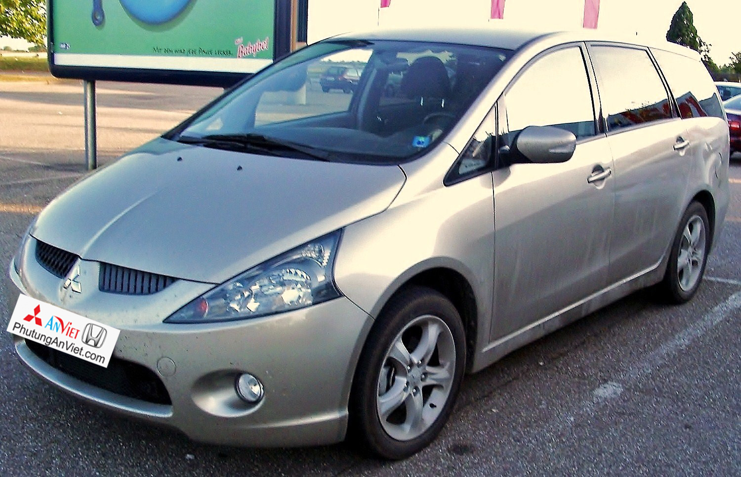 xe mitsubishi Grandis 