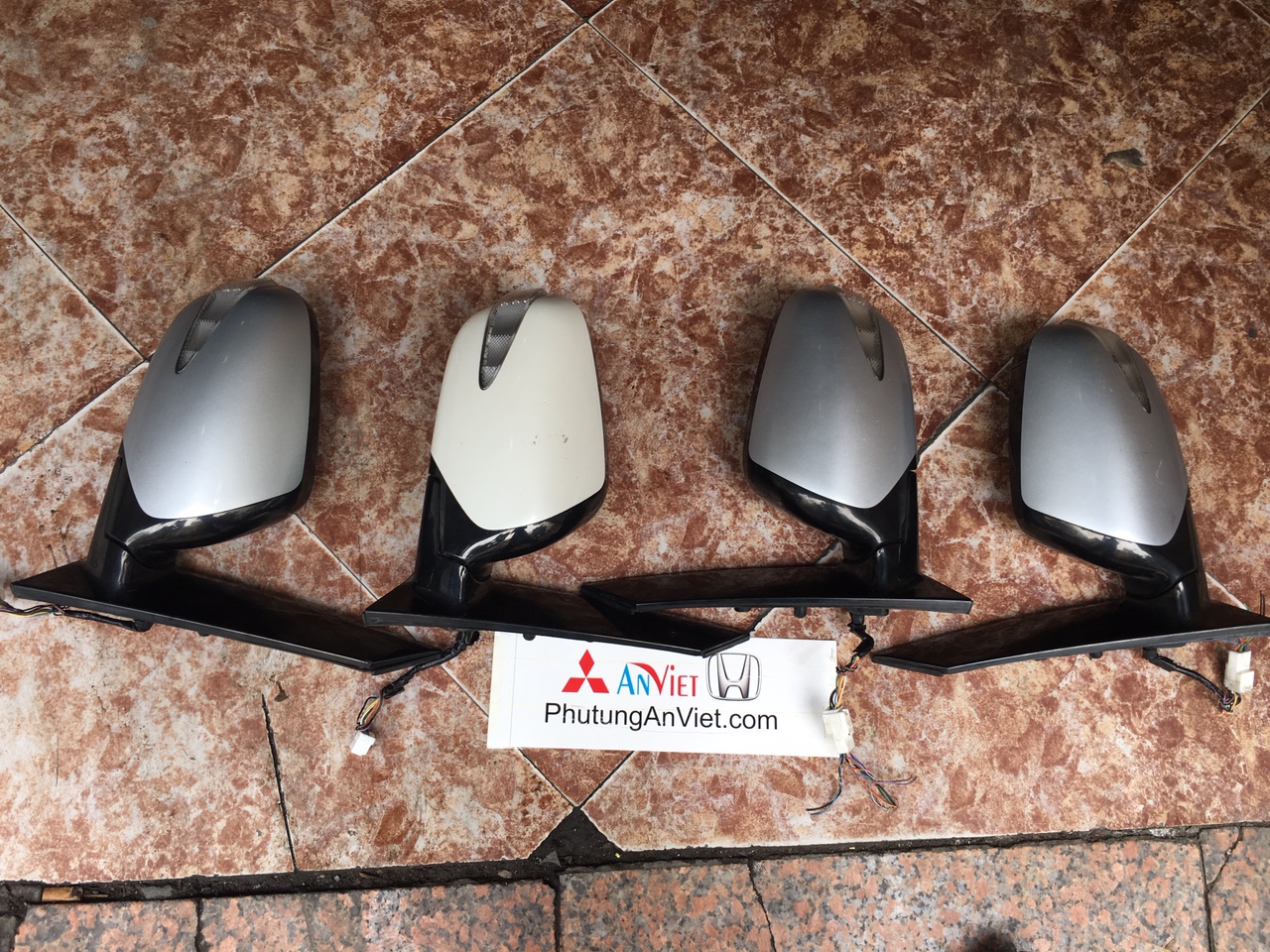 Gương chiếu hậu xe Mitsubishi Grandis tháo xe