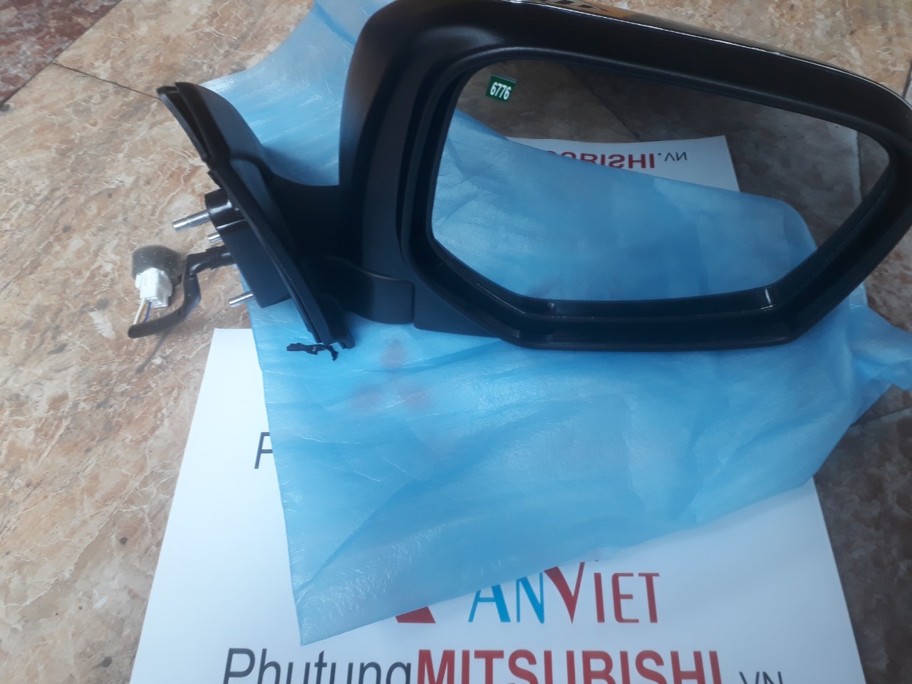 Gương chiếu hậu xe Mitsubishi Triton