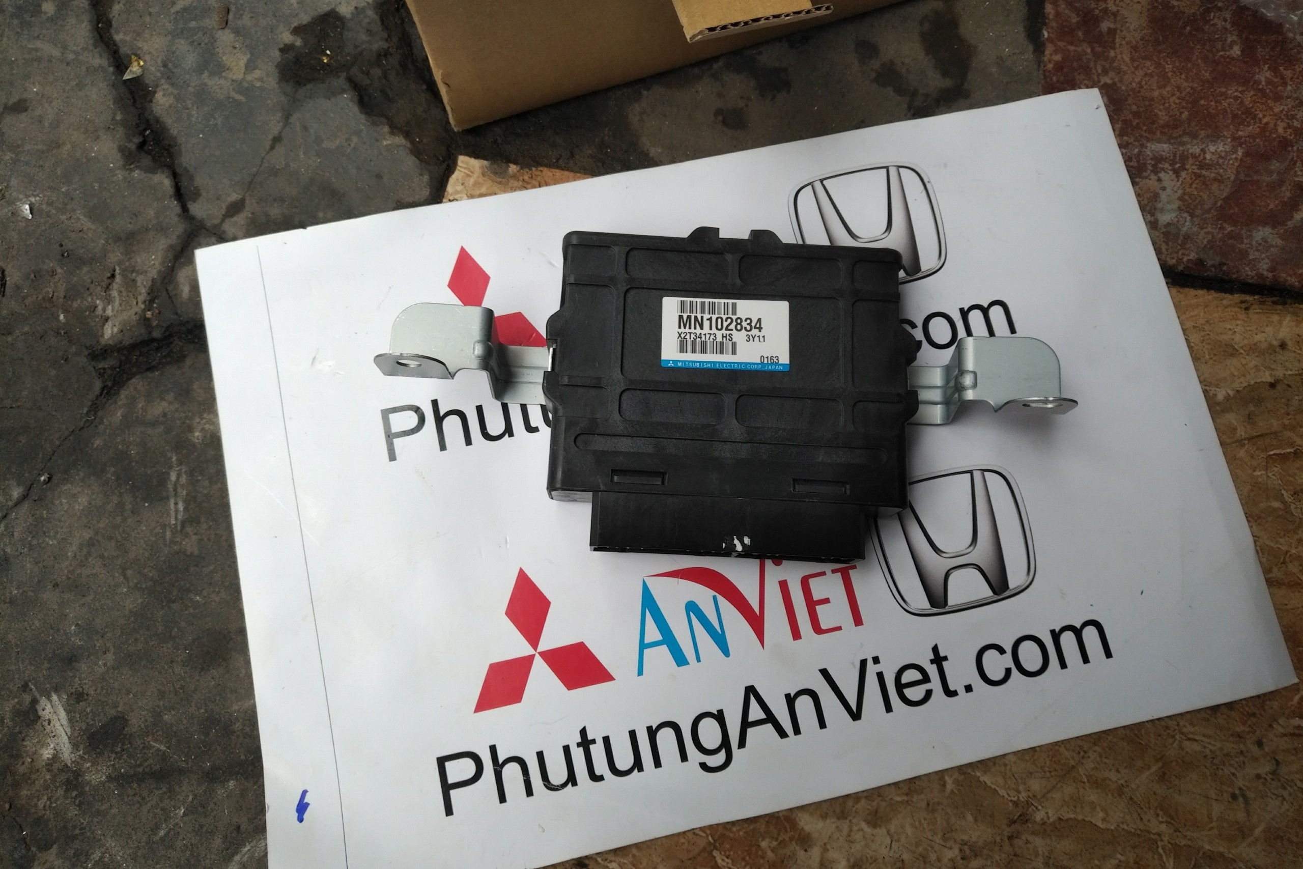 Hộp điều khiển ABS xe mitsubishi Pajero ngân hàng V93