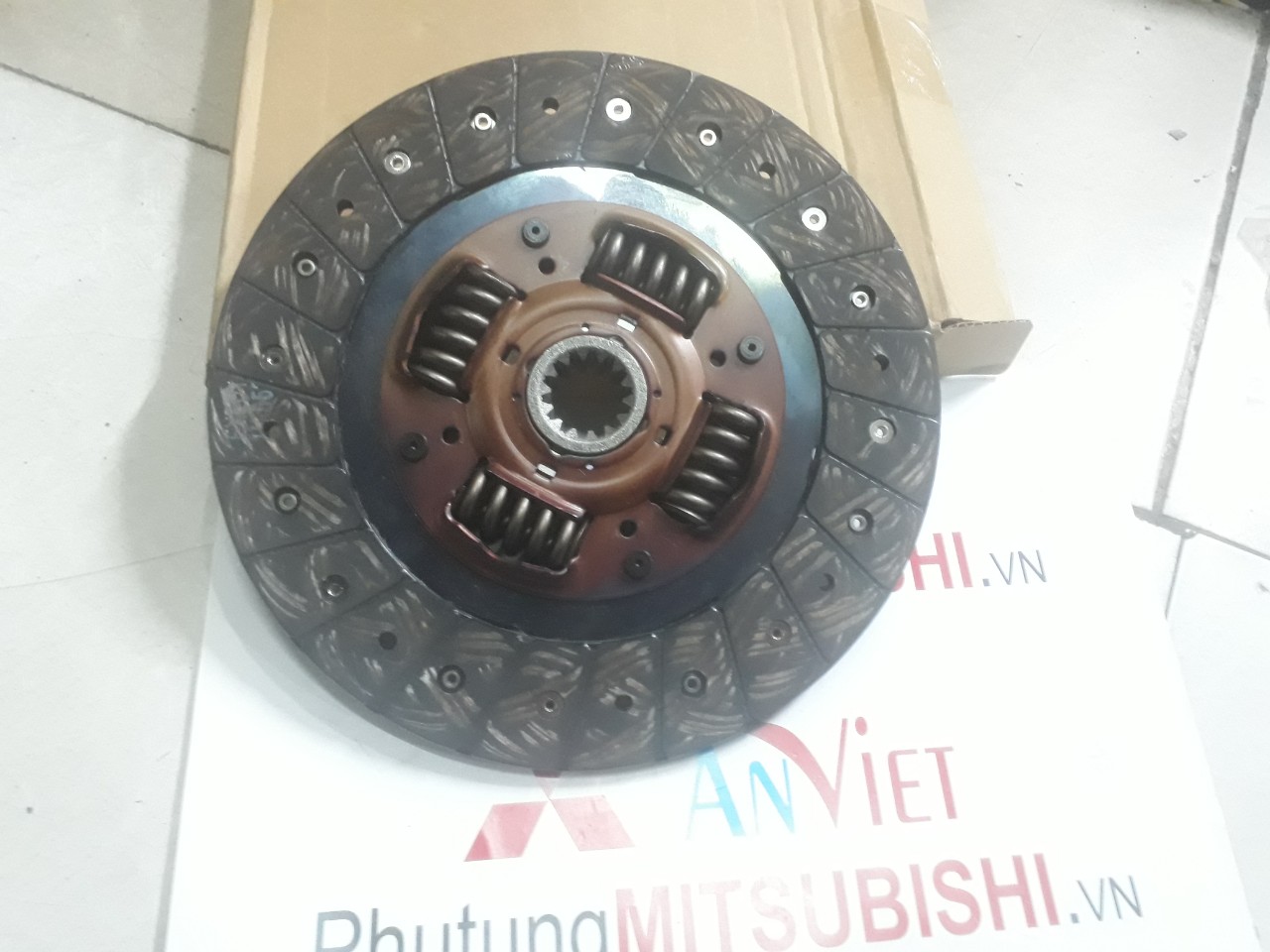 Lá côn xe Mitsubishi Pajero
