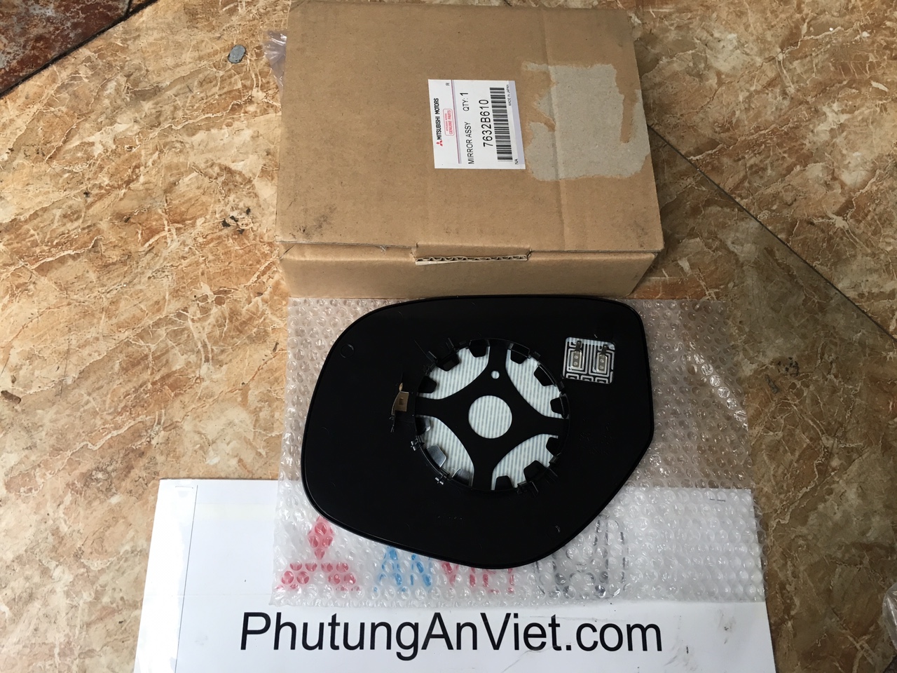 Mặt gương xe Mitsubishi Outlander