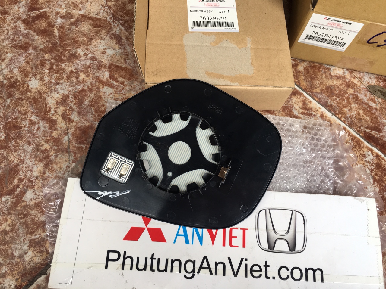 Mặt gương xe Mitsubishi Outlander Sport