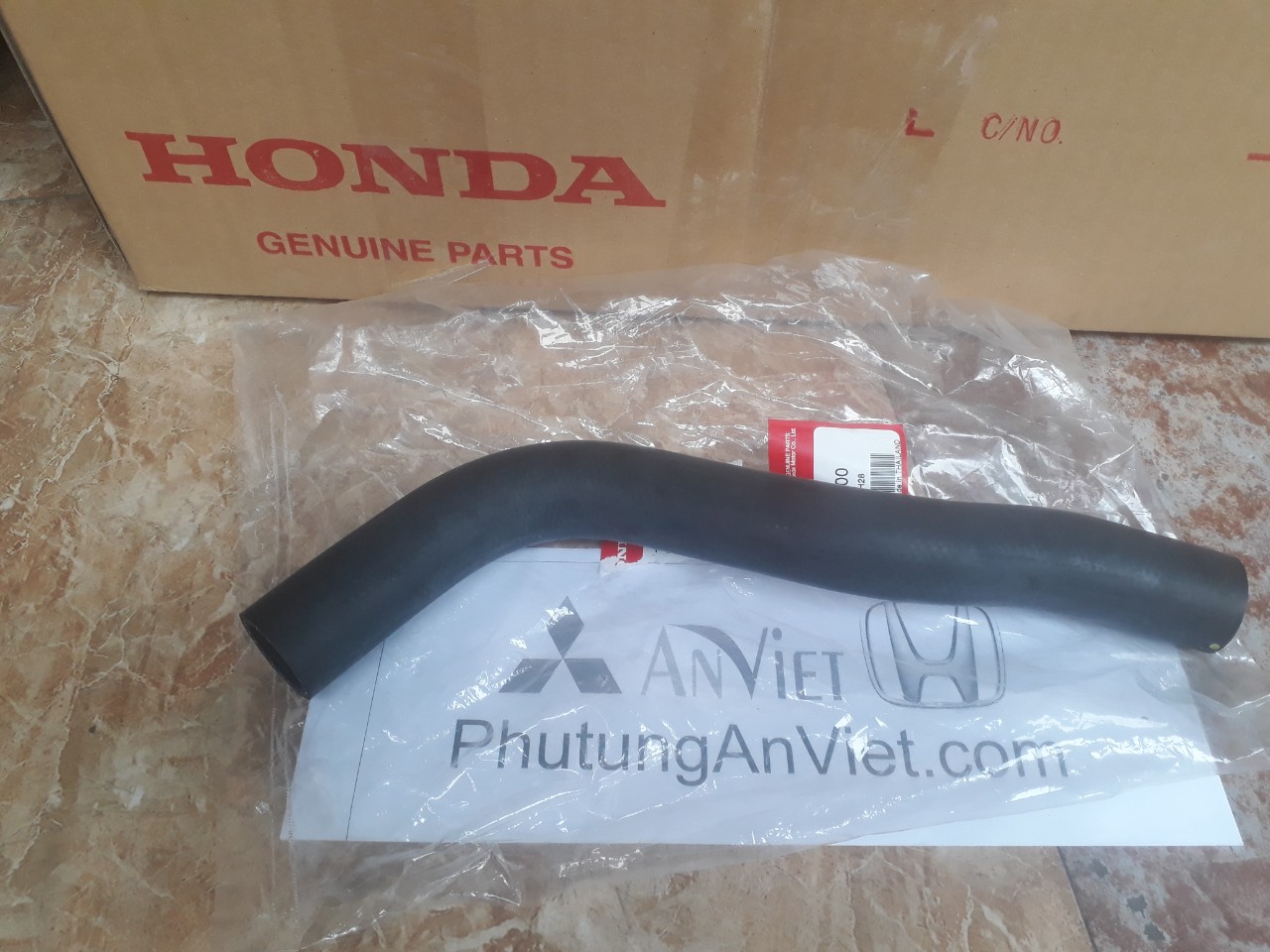Ống vào két nước phía dưới honda CITY
