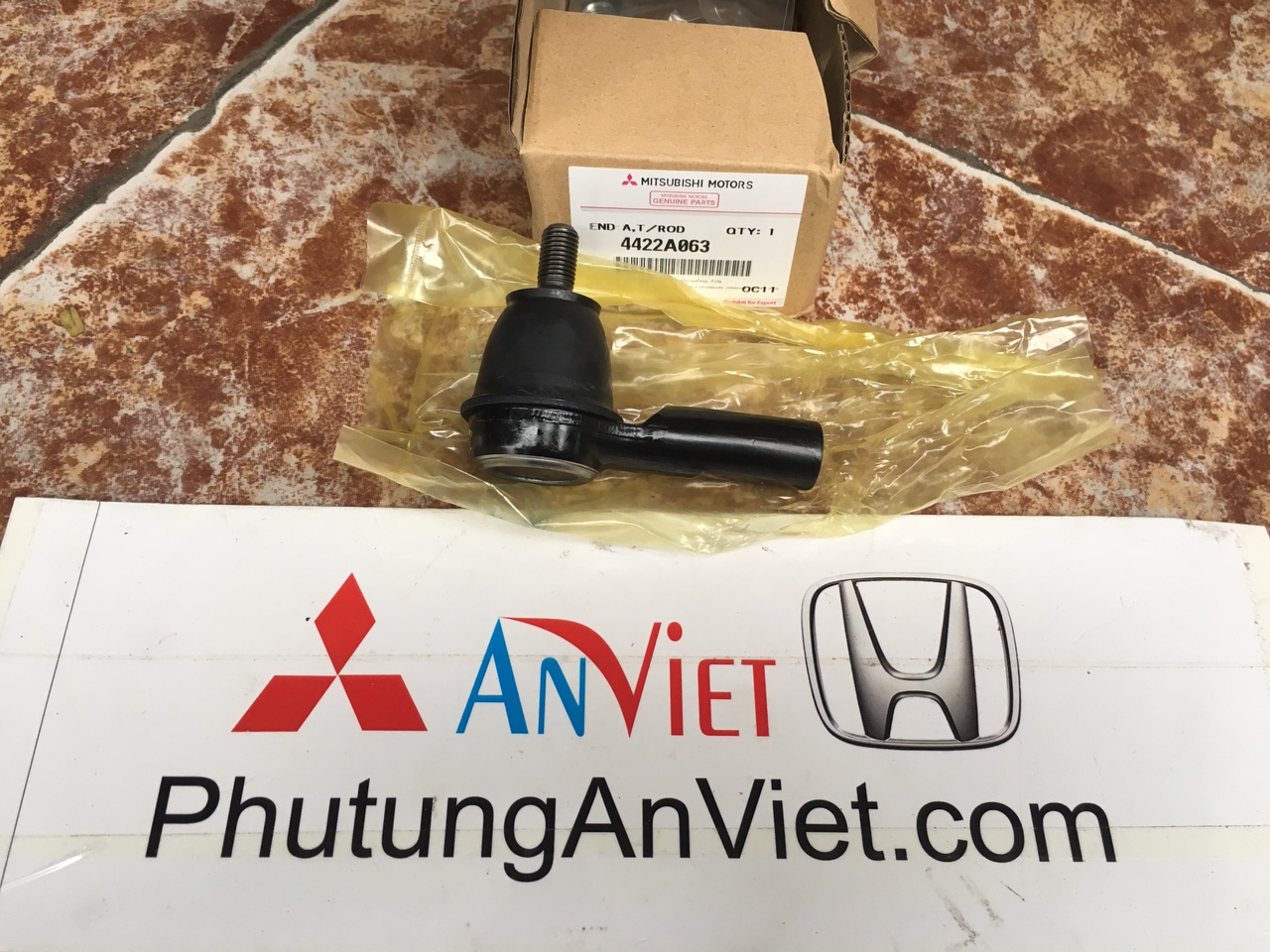 Rô tuyn lái ngoài xe mitsubishi Mirage