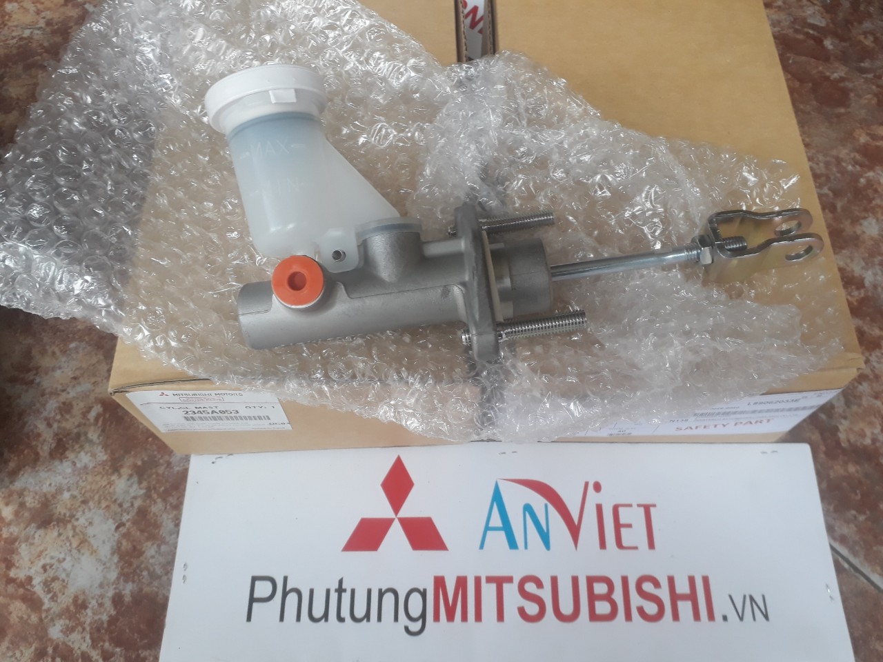 Tổng côn xe Mitsubishi Triton