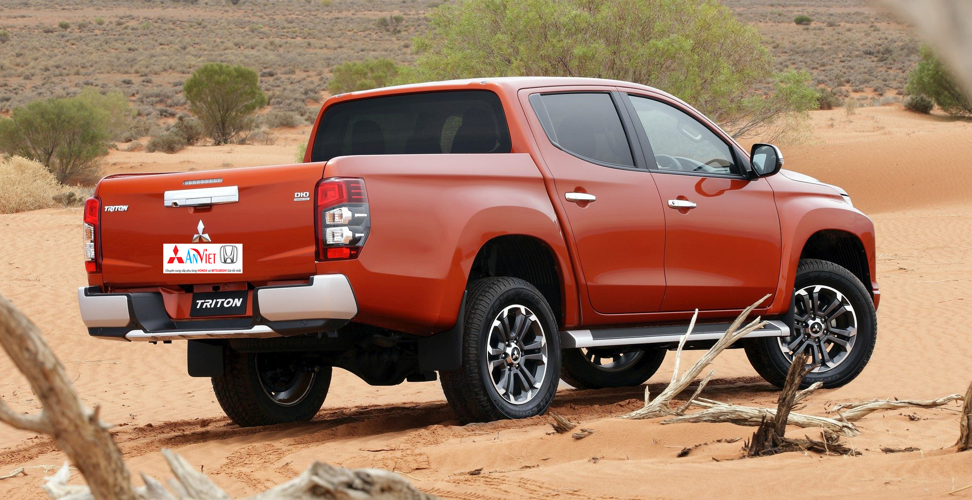 Đèn hậu xe Mitsubishi Triton 2019