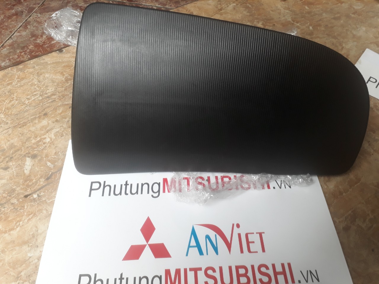Túi khí bên phụ xe Mitsubishi Triton