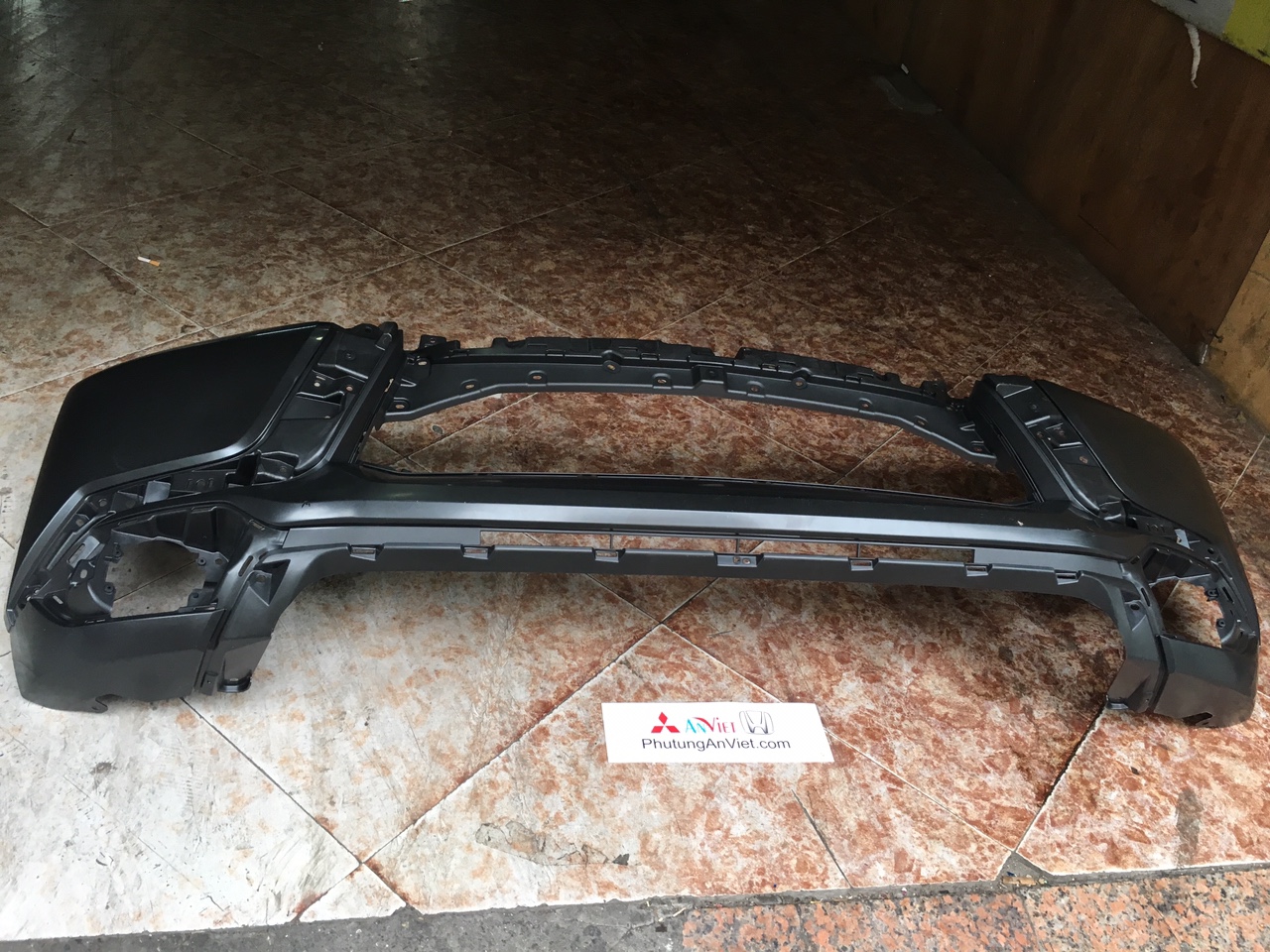 Ba đờ sốc trước xe Mitsubishi Pajero Sport