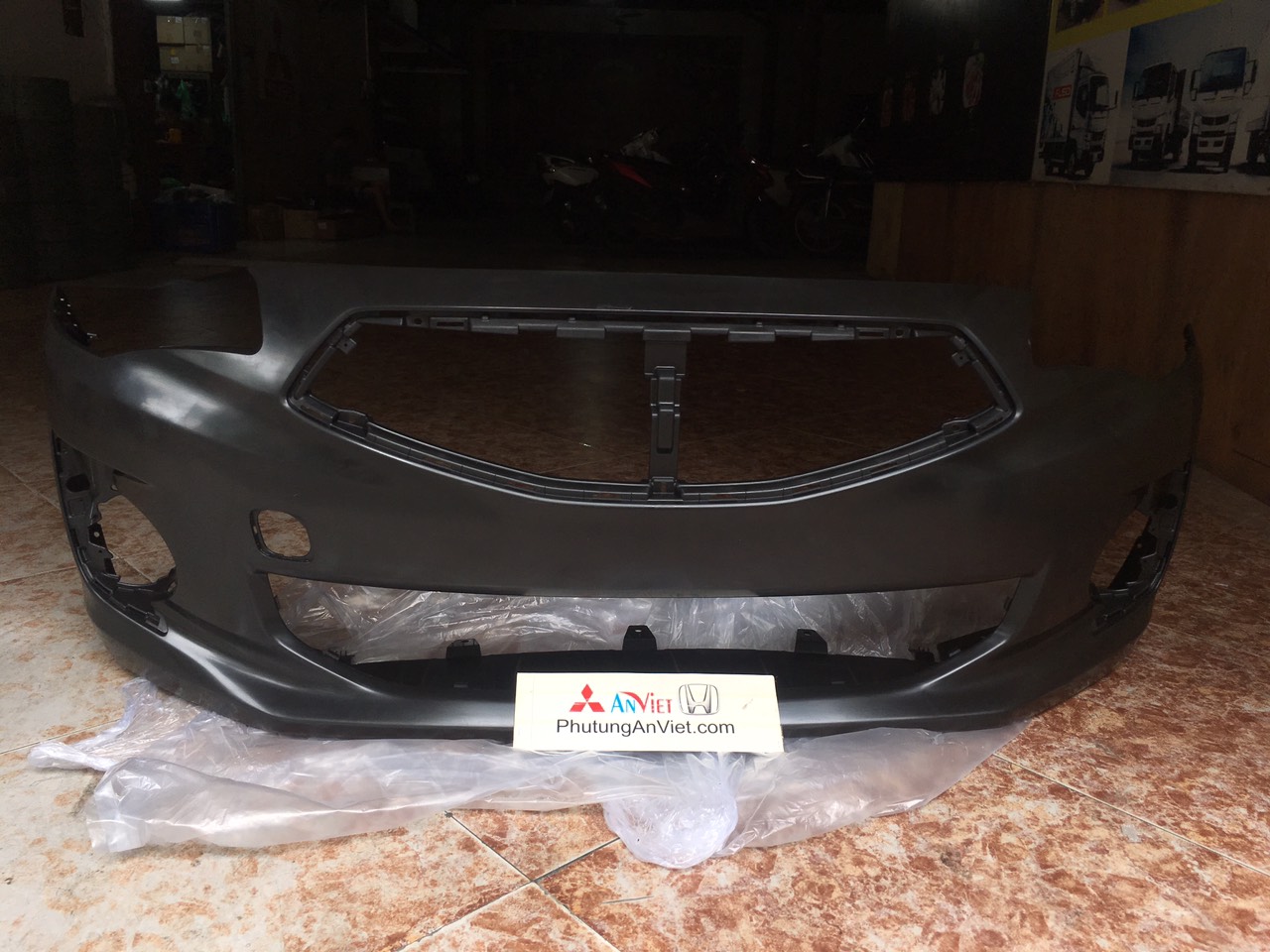 Ba đờ sốc trước xe mitsubishi Attrage