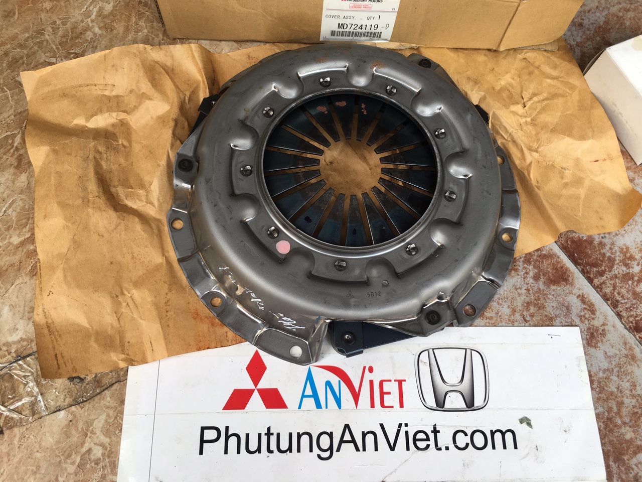 Bàn ép xe Mitsubishi Zinger