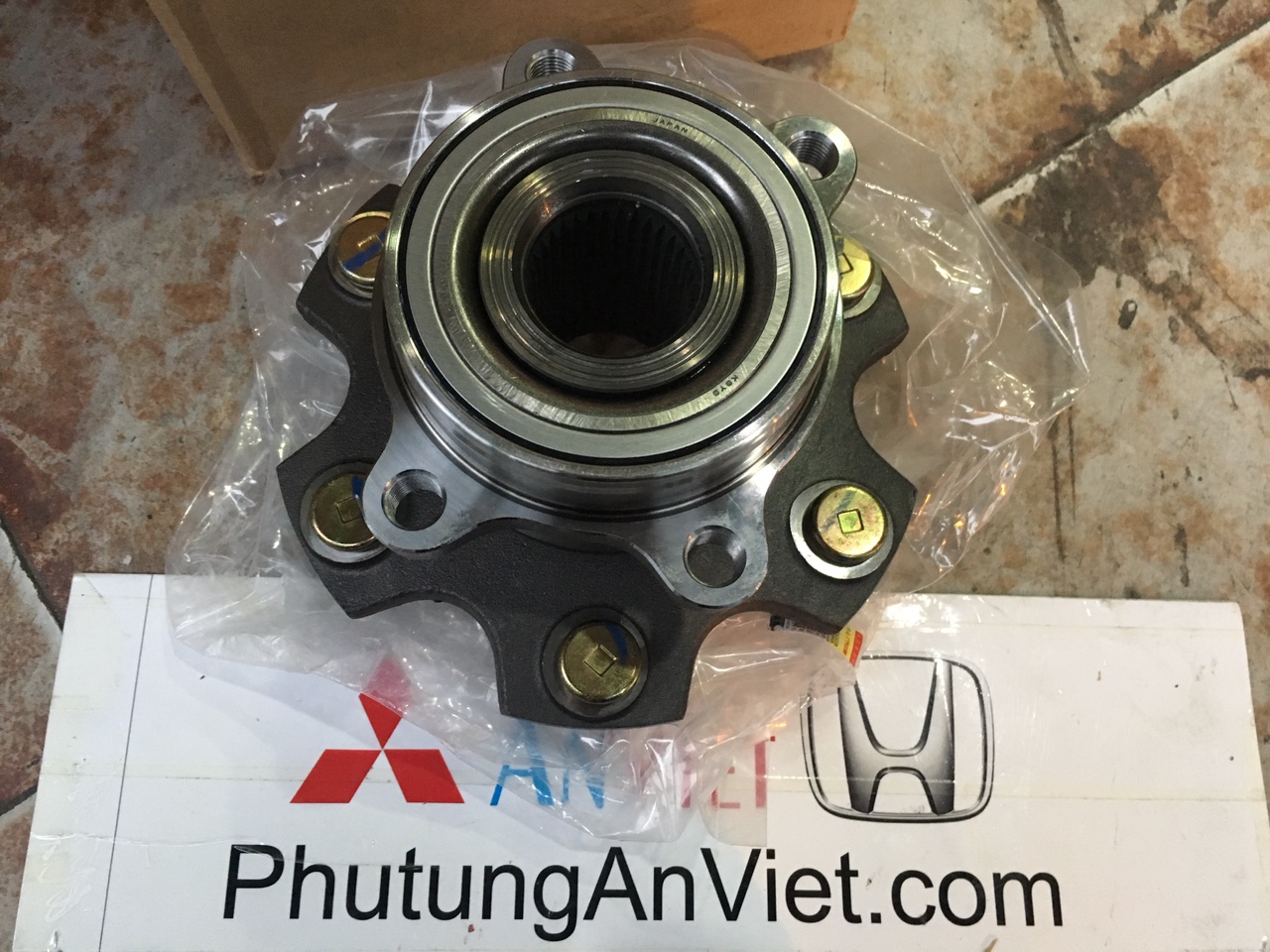 Bi moay ơ trước xe mitsubishi pajero ngân hàng