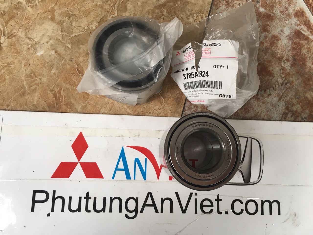 Bi moay ơ sau xe mitsubishi Mirage