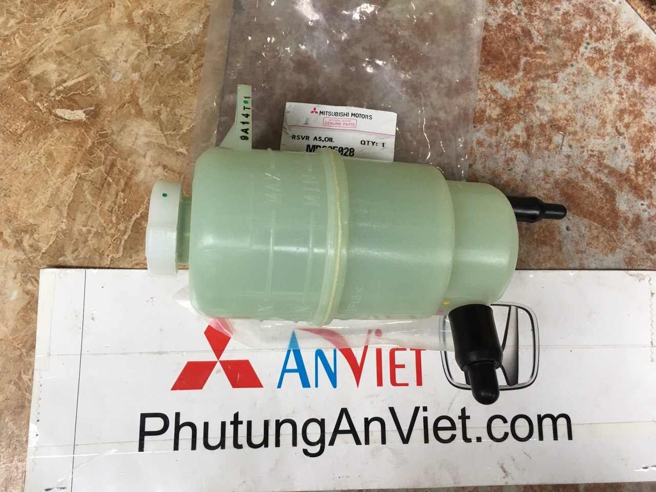 Bình dầu trợ lực lái xe mitsubishi Triton